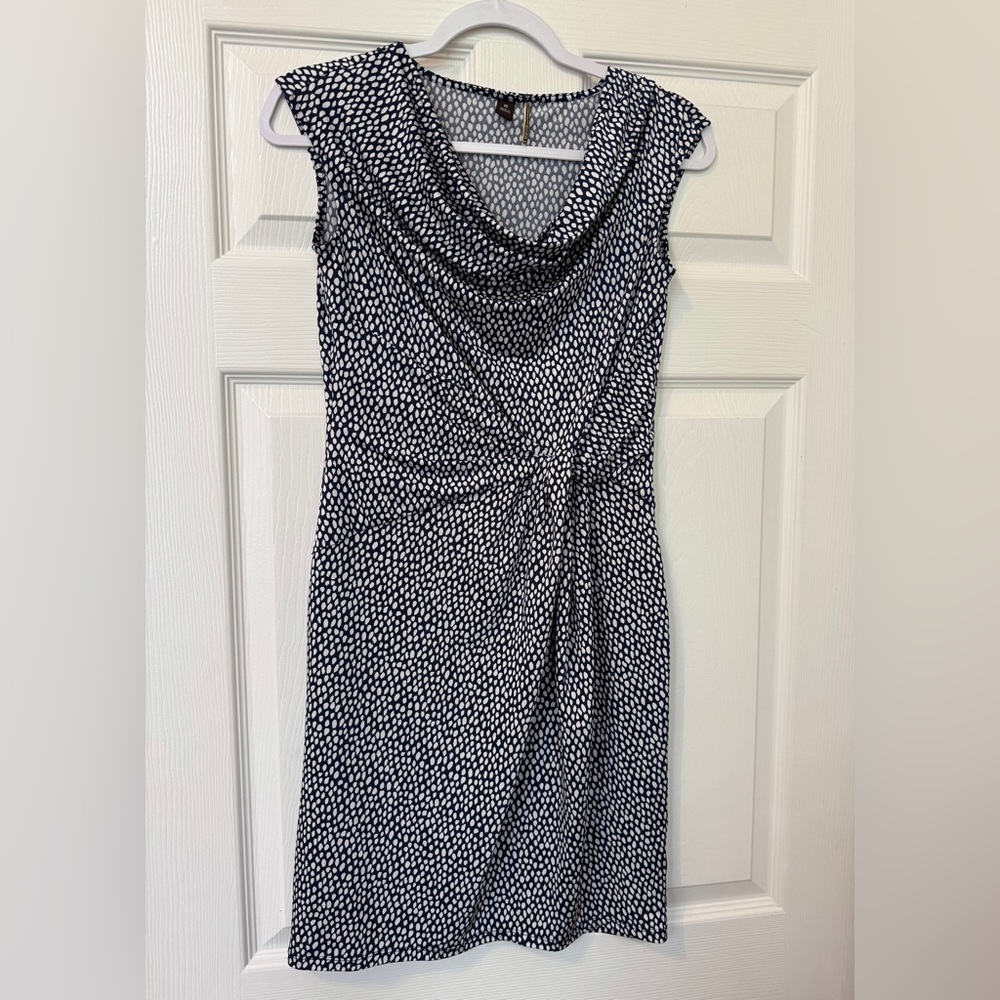 Dana Buchman Elegant Navy and White Patterned Dress - Size XS - Picture 9 of 16